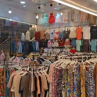 فروشنده فروشگاه پوشاک خانواده