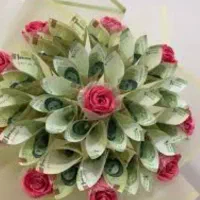یک هدیه خاص هم گل هم پول