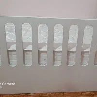 تخت کنار مادر
