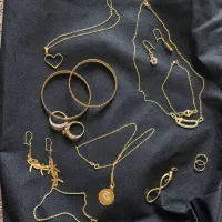 طلا تمیز 100 بالای تابلو