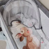 تخت کودک کنار مادر