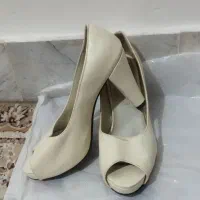 دو جفت کفش پاشنه بلند سالم