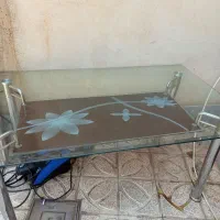میز غذاخوری بدون صندلی هستش