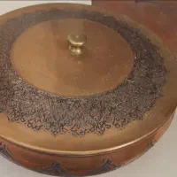 ظرف مسی پایه دار و دسته دار