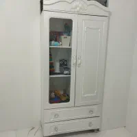 کمد بچه با میز ارایش در حد نو سالم