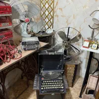 ماشین تایپ وپنکه وکرسی لامپی