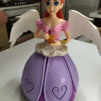 دختر رقاص و چرخ خیاطی