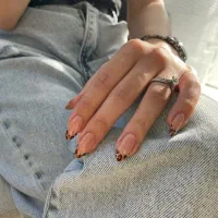 خدمات کاشت ناخن(ژل و‌پودر )