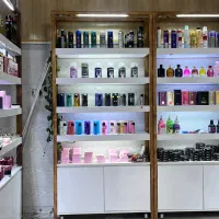 استند طبقاتی و آیینه قدی فروشگاهی