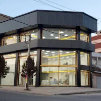 اجاره مغازه ۴۰۰ متری/بر مطهری/تابلوخور بزرگ/پرتردد