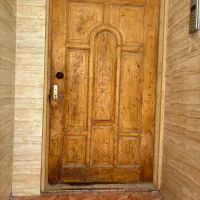 درب ورودی ساختمان بعلاوه قفل برقی