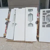 درب چوبی سفید ....روشویی سفید