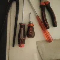 یه تعداد ابزار نجاری و ام دی اف نوی نو