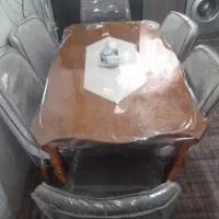 میز غذا خوری ۶ نفره به همراه کاور در حد نو