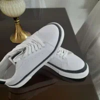 کفش کتانی ونس سفید و شلوار لنین سفید