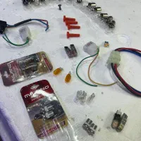 فروش تعدادی لامپ کوچیک و لامپ خطر و فیش