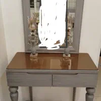 آینه و کنسول و شمعدانی و باکس تزیینی و آباژور