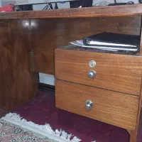 سلام فروش یک کمد و یک میز چوبی مدیریتی
