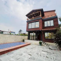ویلای-خاص-بامعماری-چوبی-استخر-وحیاط-لاکچری-بالاچیق
