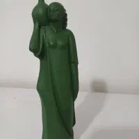 تندیس زن کوزه به دست... جامدادی رومیزی طرح کاپشن