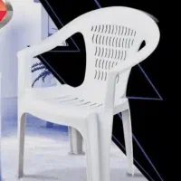صندلی سفید پلاستیکی