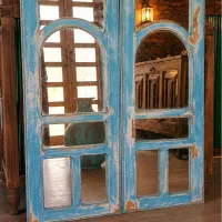 پنجره قدیمی پتینه‌کاری شده ، دکور خاص کافه و منزل