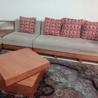 مبل ال راحتی و میز وسط