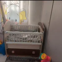 تخت کنار مادر