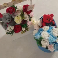 دو تا گل مصنوعی