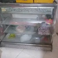 ویترین شیشه خم