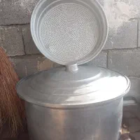 یک عدد قابلمه به همراه آبکش المینیومی