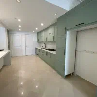آپارتمانی/ ۲۰۰ متر/ ۳ خواب/ فول متریال/کلید نخورده