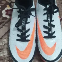 ‌دو‌جفت‌کفش‌ورزش