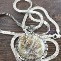 آویز گردنی