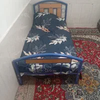 تخت یکنفره فلزی