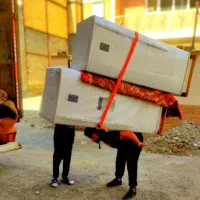 اسباب کشی کارگر جابه جای