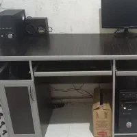میز کامپیوتر سالم بدون خط و خش