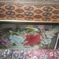 یک عدد پشتی کوچک و تابلو گل