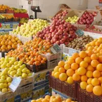 فروشنده میوه فروشی