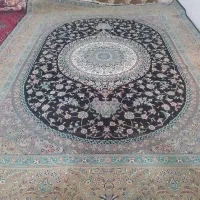 یک قالی 12متری  سبز رنگ