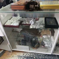 ویترین چوبی شیشه ای