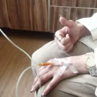وصل سرم و... در منزل تجربه ۳۰ساله