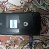 یک عدد موتورولا v3 و یک عدد سامسونگ N100