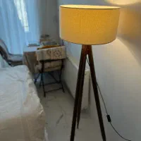اباژور ایستاده