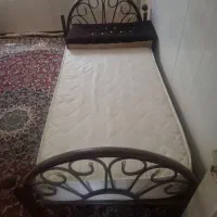 تخت فلزی