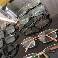 تعدادی فریم عینک همه باهم به فروش میرسد
