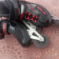کفش اسکیت کار کردە