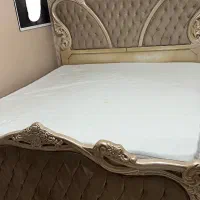 تخت دو نفره عرض ۱۸۰به همراه میز ارایش وپاتختی