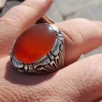 انگشتر عقیق یمن سرخ لونه زنبوری خط قرمز دار