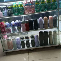 دو عدد کانتر، ویترین نور پردازی شده